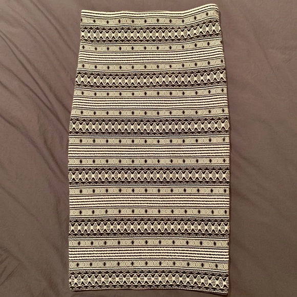 Anthropologie Dresses & Skirts - Anthropologie pattern pencil midi skirt Anthropologie Dresses & Skirts - Anthropologie pattern pencil midi skirt